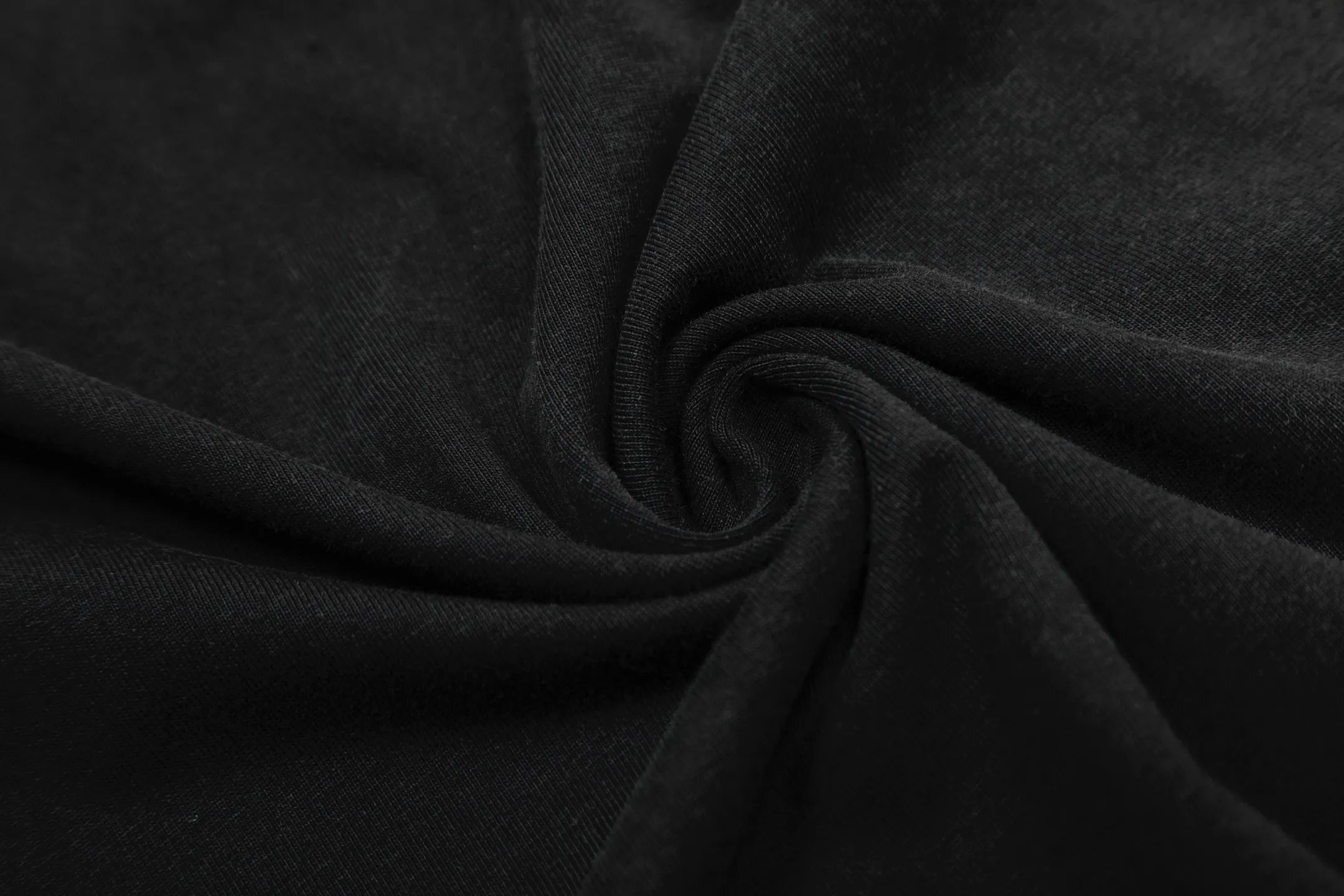 pt #G1001 P110 GALLERY DEPT. Old and frayed sleeveless waistcoat short sleeves. Basic black and white letter printing. Made of 280G double yarn pure cotton. The fabric is comfortable and stylish. After washing and distressing, the upper body becomes more fashionable and cool. The collar and hem are frayed. The design is full. The US version is too large. Color: washed black. Size S/M/L/XL